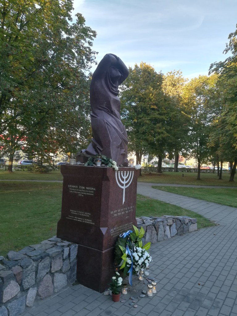 Paminklas Panevėžio žydų kapinių vietoje