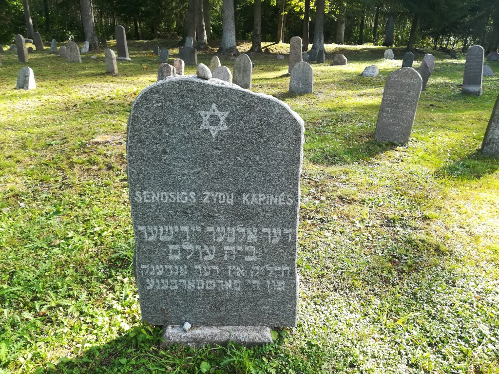 Vandžiogalos senosios žydų kapinės