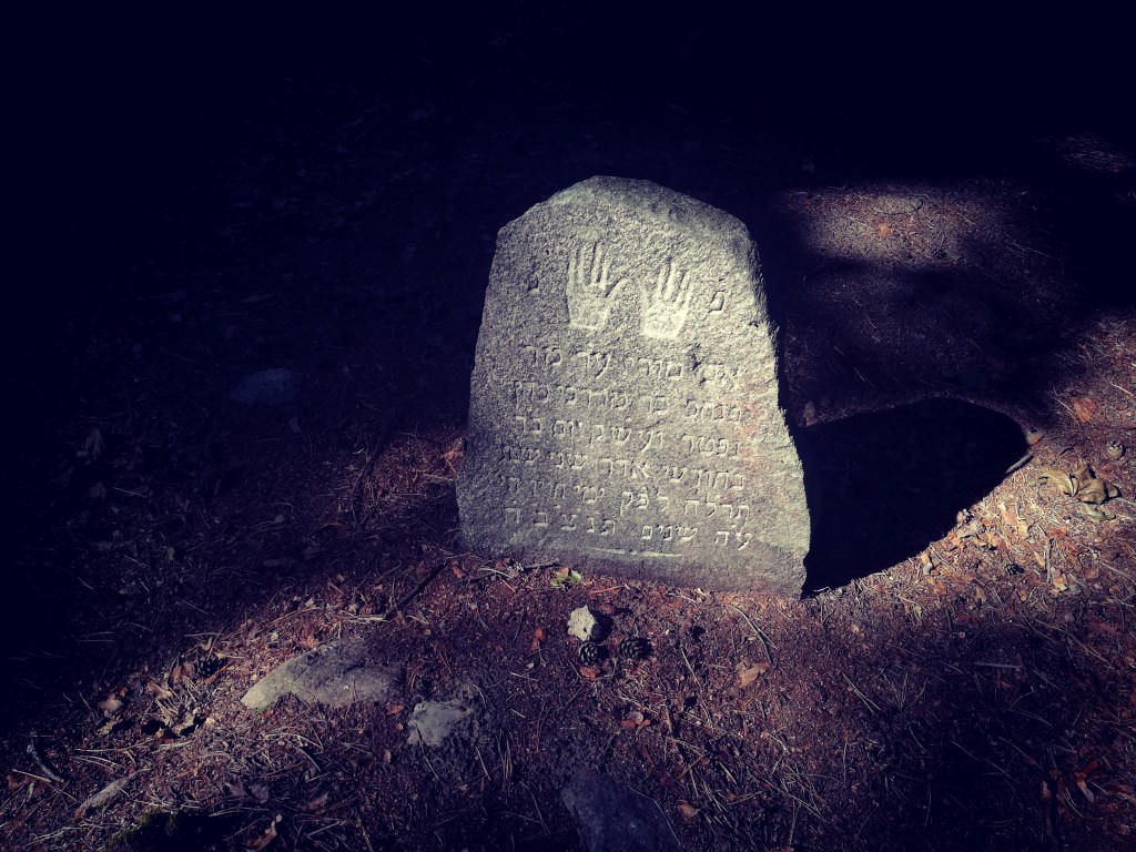 Alytaus miesto žydų senosios kapinės: šventiko (koeno) maceva