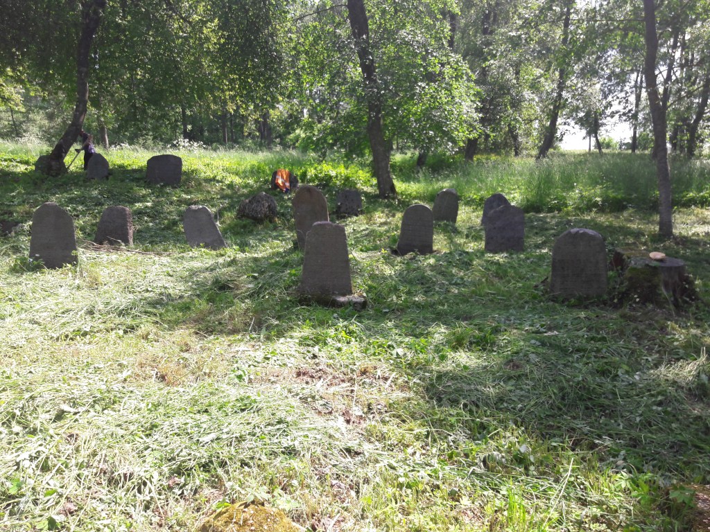 Macevos Vabalninko žydų kapinėse