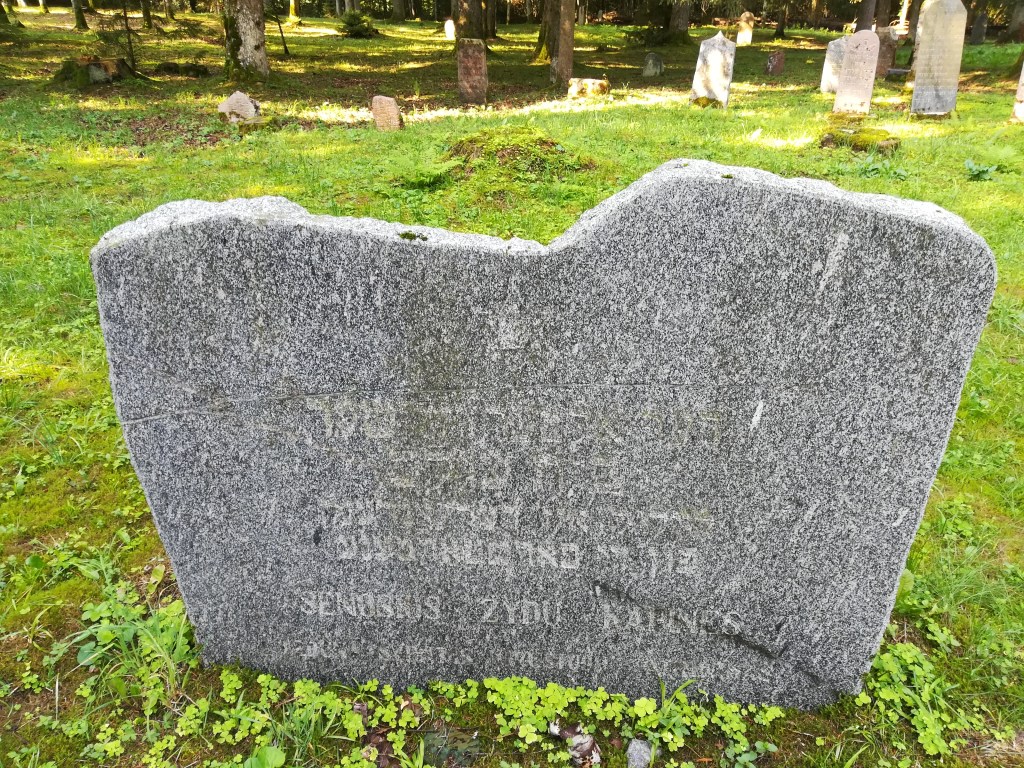 Rietavo senosios žydų kapinės