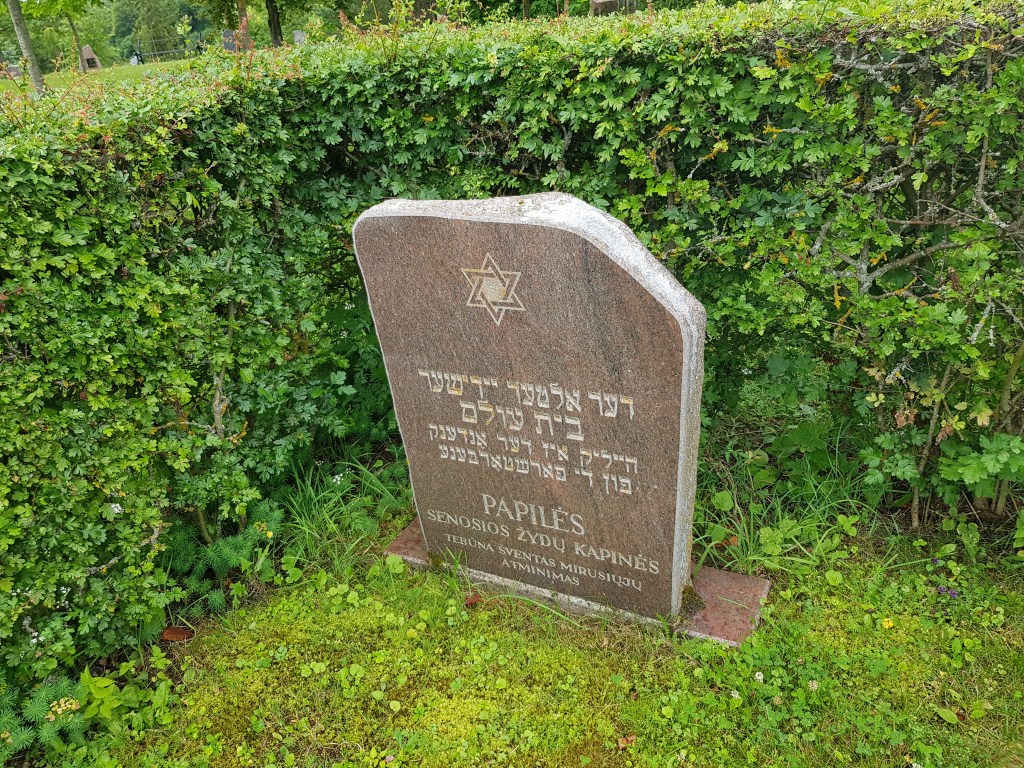 Papilės senosios žydų kapinės