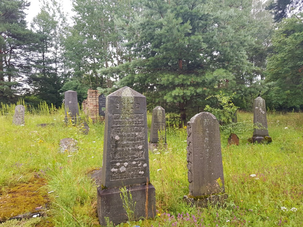 Radviliškio senosios žydų kapinės