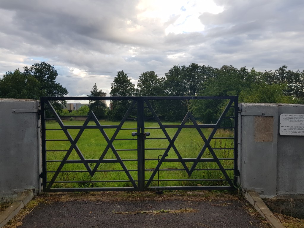 Radviliškio senosios žydų kapinės