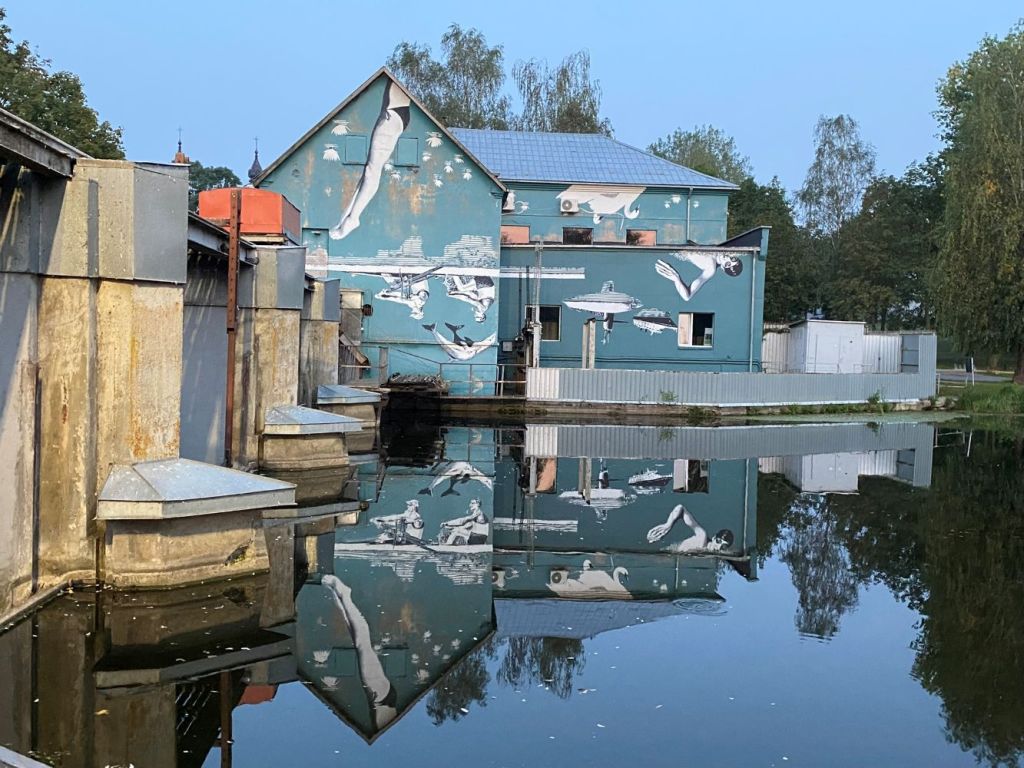 Floating World’ by Ray Bartkus, a mural on Marijampolė’s Old Dam building